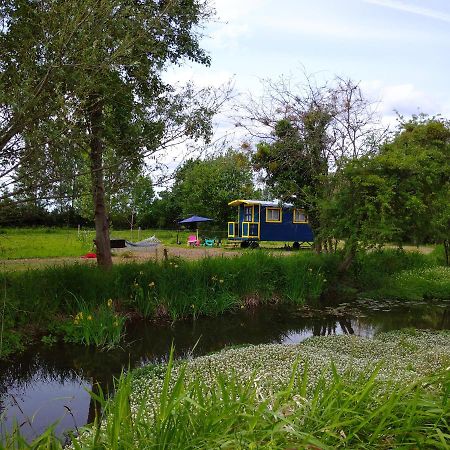 La Roulotte Du Moulin De Palet Bauge-en-Anjou Exterior foto